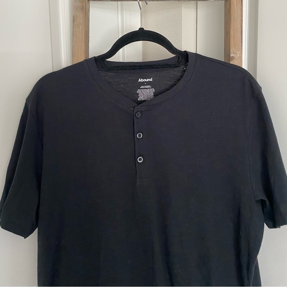 NWOT - Men’s Abound Button T-Shirt - Size Large - Picture 3 of 4